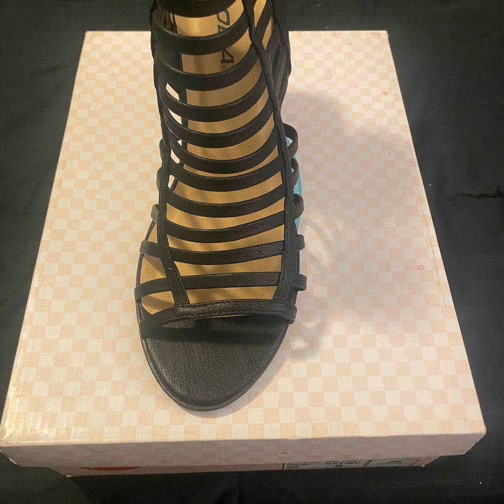 Black Strappy Block Heel Sandals – Size 9